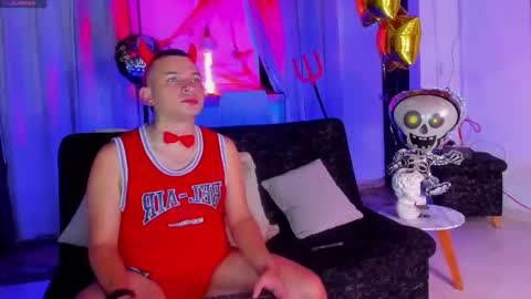 Snapshot of paisas_horny chatting on 10/29/25, 06:37 LIAN AND JACK online show from 10/29/25, 06:37