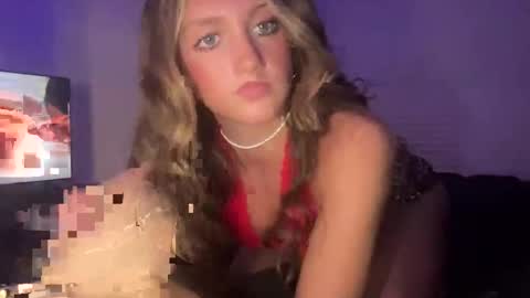 Snapshot of paisleyluvv chatting on 01/11/26, 01:43 Paisley online show from 01/11/26, 01:43