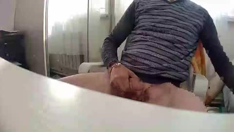 Snapshot of pajero1271 chatting on 10/13/25, 04:01 pajero1271 online show from 10/13/25, 04:01