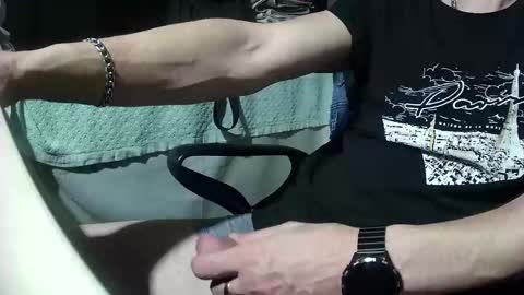 Snapshot of pajero1271 chatting on 12/19/25, 07:10 pajero1271 online show from 12/19/25, 07:10