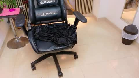 Snapshot of pam_roberts chatting on 10/24/25, 04:14 Pam online show from 10/24/25, 04:14