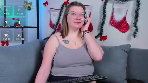 Snapshot of pam_turners chatting on 12/21/25, 12:12 Pam online show from 12/21/25, 12:12