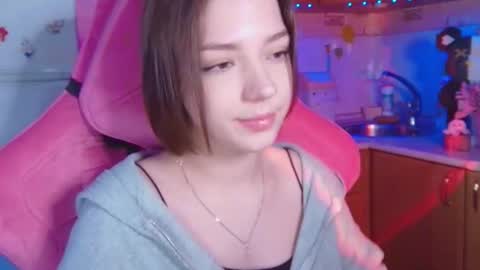 Snapshot of pambeeslyy chatting on 07/18/26, 04:11 Pam online show from 07/18/26, 04:11