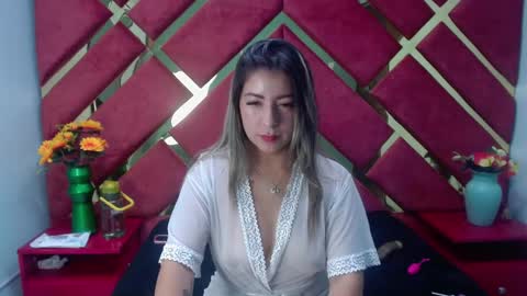 Snapshot of pamela_blonde_ chatting on 10/18/25, 02:47 pamela_blonde_ online show from 10/18/25, 02:47
