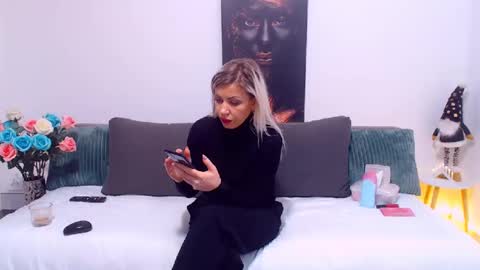 Snapshot of pamela_issy chatting on 01/24/25, 03:45 PAMEL ISSY online show from 01/24/25, 03:45