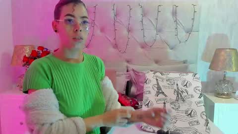Snapshot of pamelamiler_ chatting on 09/22/25, 12:18 TELL ME PAMELLA AND GIVE ME A GOOD GRADE ITS IMPORTANT online show from 09/22/25, 12:18