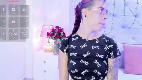 Snapshot of pamelamiler_ chatting on 09/23/25, 12:19 TELL ME PAMELLA AND GIVE ME A GOOD GRADE ITS IMPORTANT online show from 09/23/25, 12:19