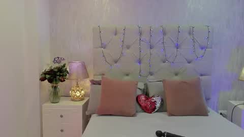 Snapshot of pamelamiler_ chatting on 09/26/25, 11:58 TELL ME PAMELLA AND GIVE ME A GOOD GRADE ITS IMPORTANT online show from 09/26/25, 11:58