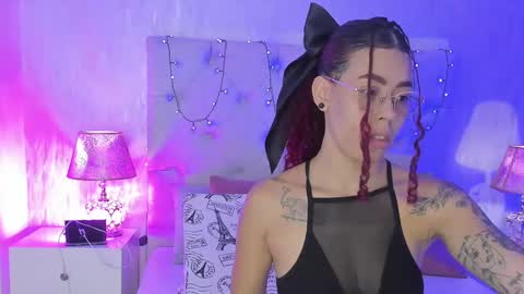 Snapshot of pamelamiler_ chatting on 10/23/25, 01:32 TELL ME PAMELLA AND GIVE ME A GOOD GRADE ITS IMPORTANT online show from 10/23/25, 01:32