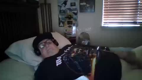 panos online show from 10/16/25, 02:29