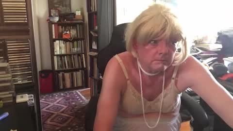 Snapshot of pantyvloletlace chatting on 09/14/25, 04:39 Pantyvioletlace online show from 09/14/25, 04:39