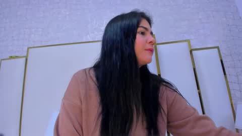 Snapshot of paolaa_rodriguez chatting on 09/17/25, 11:34 Paola online show from 09/17/25, 11:34