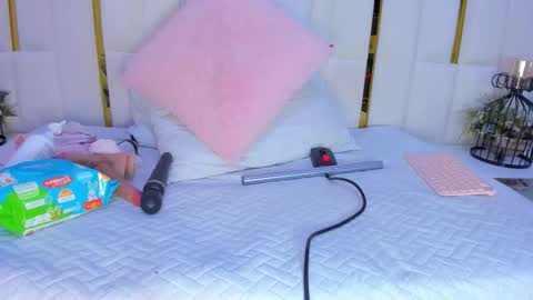 Snapshot of paolaa_rodriguez chatting on 12/23/25, 08:34 Paola online show from 12/23/25, 08:34