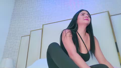 Snapshot of paolaa_rodriguez chatting on 06/10/26, 11:31 Paola online show from 06/10/26, 11:31