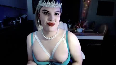 Snapshot of paoladoll chatting on 10/19/25, 01:12 Sarina Williams online show from 10/19/25, 01:12
