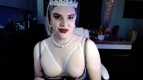 Snapshot of paoladoll chatting on 10/21/25, 09:32 Sarina Williams online show from 10/21/25, 09:32