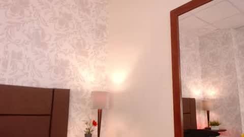 paolagh_ online show from 11/19/25, 03:28