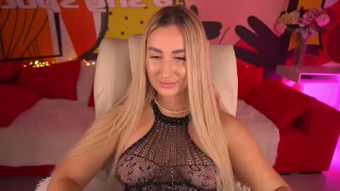 Snapshot of paolamola chatting on 11/14/25, 03:22 Lia online show from 11/14/25, 03:22