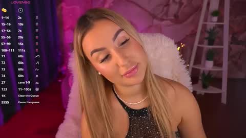 Snapshot of paolamola chatting on 12/03/25, 09:51 Lia online show from 12/03/25, 09:51