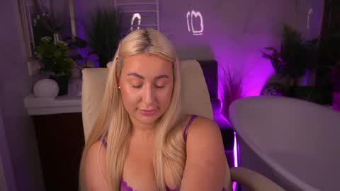 Lia online show from 05/06/26, 02:22