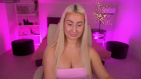 Lia online show from 05/10/26, 02:11