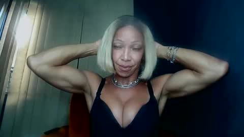 Snapshot of paolla_23cm chatting on 05/31/26, 06:31 PAOLLA 23CM online show from 05/31/26, 06:31
