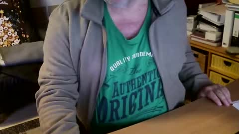 papa309348689 online show from 01/08/25, 11:32