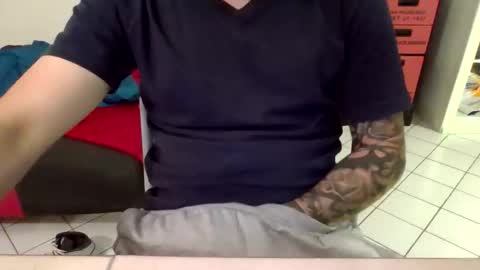 Snapshot of papychuo chatting on 11/20/25, 08:41 papychuo online show from 11/20/25, 08:41