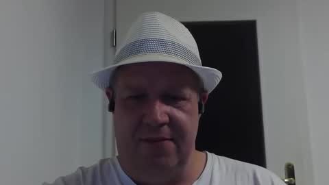 Snapshot of para3214 chatting on 10/01/25, 02:56 para3214 online show from 10/01/25, 02:56