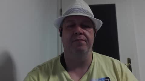 Snapshot of para3214 chatting on 11/17/25, 03:29 para3214 online show from 11/17/25, 03:29