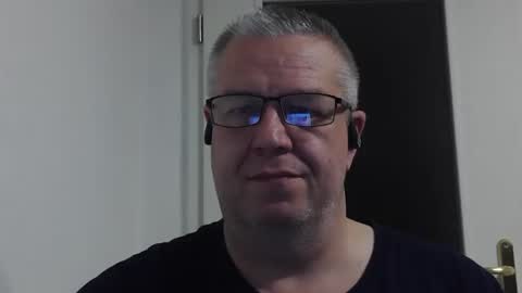 Snapshot of para3214 chatting on 11/23/25, 10:09 para3214 online show from 11/23/25, 10:09