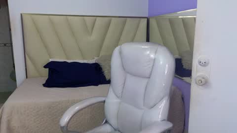 Amy and my doll online show from 12/31/24, 07:10