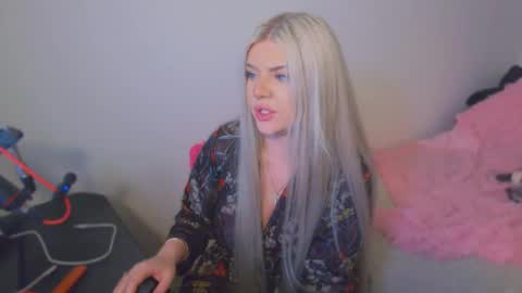 Snapshot of paradise_for_you_ chatting on 11/30/25, 04:05 Victoria online show from 11/30/25, 04:05