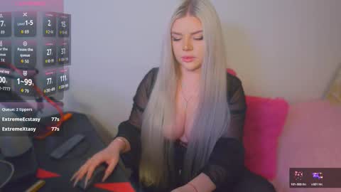 Snapshot of paradise_for_you_ chatting on 12/23/25, 03:59 Victoria online show from 12/23/25, 03:59