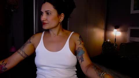 Snapshot of paradisegirl_ chatting on 01/19/25, 09:23 My alter ego Betinna Flowers - a tattooed Miss - Are you missing me come in here - online show from 01/19/25, 09:23