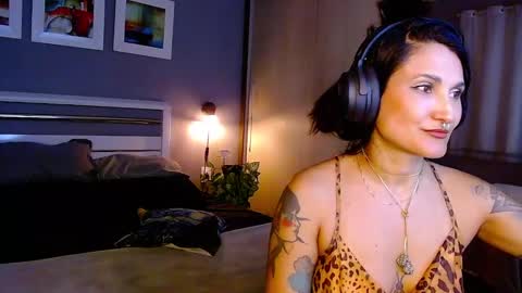 Snapshot of paradisegirl_ chatting on 02/26/25, 09:48 My alter ego Betinna Flowers - a tattooed Miss - Are you missing me come in here - online show from 02/26/25, 09:48
