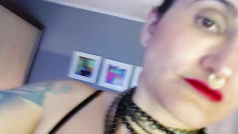 Snapshot of paradisegirl_ chatting on 11/25/25, 09:04 My alter ego Betinna Flowers - a tattooed Miss - Are you missing me come in here - online show from 11/25/25, 09:04