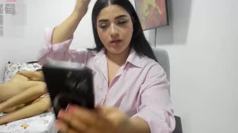 pareja_curiosa19 online show from 02/17/26, 01:35