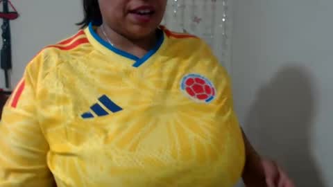 Snapshot of pareja_explosivasexx chatting on 07/04/26, 12:50 Luna online show from 07/04/26, 12:50