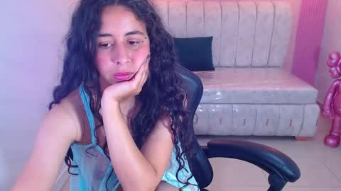 Snapshot of paris_1sub chatting on 10/17/25, 02:19 Paris 1sub online show from 10/17/25, 02:19