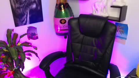 Paris D angelo online show from 01/13/25, 12:30