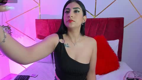 paris_evans_01 online show from 10/01/25, 12:44