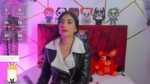 paris_evans_01 online show from 10/23/25, 12:48