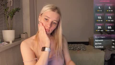 Snapshot of paris_hilt_on chatting on 02/25/25, 02:44 Sasha online show from 02/25/25, 02:44