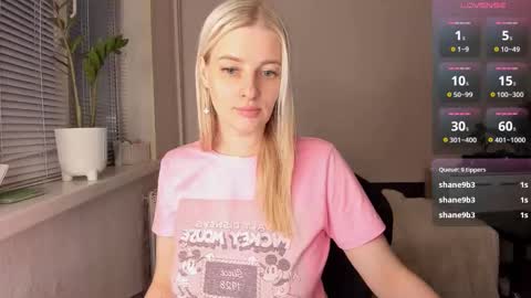 Snapshot of paris_hilt_on chatting on 02/27/25, 12:23 Sasha online show from 02/27/25, 12:23