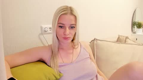 Snapshot of paris_hilt_on chatting on 10/05/25, 10:57 Sasha online show from 10/05/25, 10:57