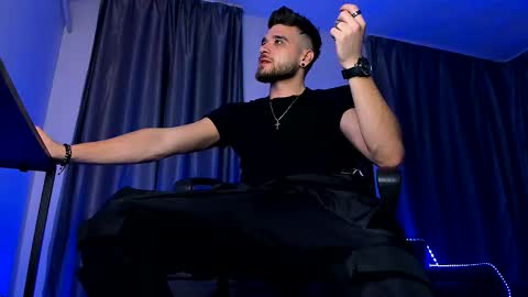 Paris online show from 10/31/25, 08:43