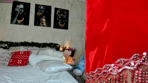 Paris online show from 12/24/24, 05:05