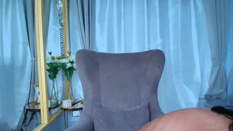 Snapshot of paris_x_hilton chatting on 03/12/26, 05:57 Paris online show from 03/12/26, 05:57
