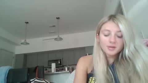 parisbaby2000 online show from 10/27/25, 03:05